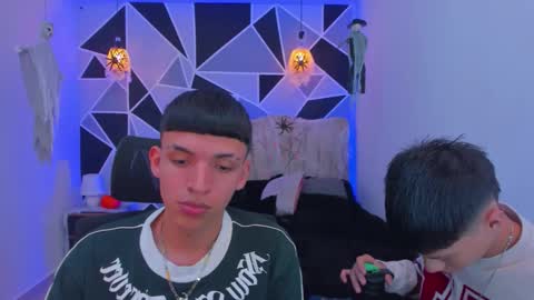 Snapshot of juan_nd_steven chatting on 10/25/25, 04:20 JuanSteven online show from 10/25/25, 04:20