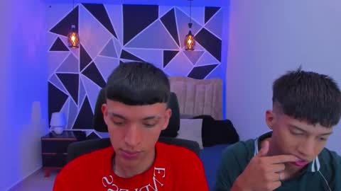 Snapshot of juan_nd_steven chatting on 11/05/25, 04:34 JuanSteven online show from 11/05/25, 04:34