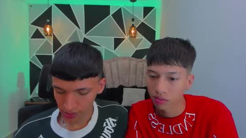 Snapshot of juan_nd_steven chatting on 11/08/25, 04:45 JuanSteven online show from 11/08/25, 04:45