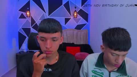 Snapshot of juan_nd_steven chatting on 11/22/25, 05:17 JuanSteven online show from 11/22/25, 05:17