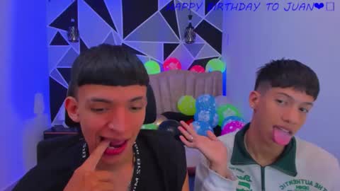 Snapshot of juan_nd_steven chatting on 11/27/25, 12:24 JuanSteven online show from 11/27/25, 12:24