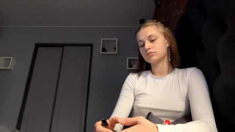 Lola online show from 10/20/25, 07:20