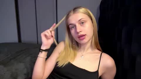 Lola online show from 03/25/26, 11:05