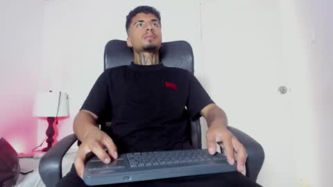 juancamilo66_ online show from 03/18/26, 06:55