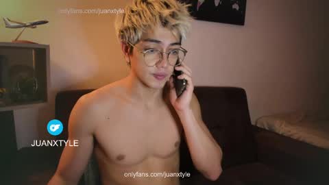 Snapshot of juancamroom chatting on 04/21/26, 07:39 . online show from 04/21/26, 07:39