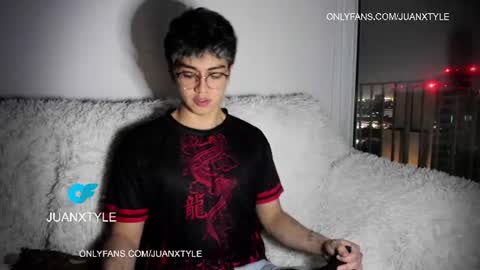 Snapshot of juancamroom chatting on 06/24/26, 04:44 . online show from 06/24/26, 04:44