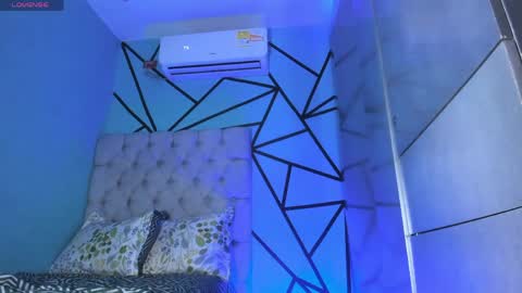 independent model online show from 04/14/26, 05:41