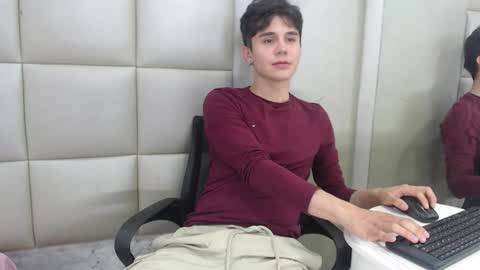 Snapshot of juangomm chatting on 12/21/25, 03:57 JuanGomm online show from 12/21/25, 03:57