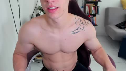Snapshot of juanisimo_ chatting on 04/20/26, 06:42 JUANISIMO online show from 04/20/26, 06:42