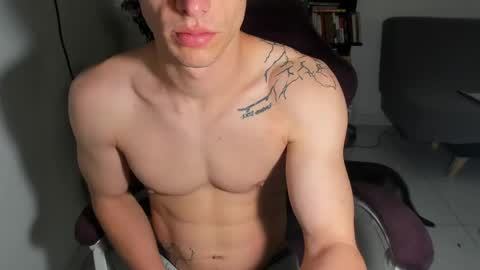 Snapshot of juanisimo_ chatting on 05/02/26, 11:15 JUANISIMO online show from 05/02/26, 11:15