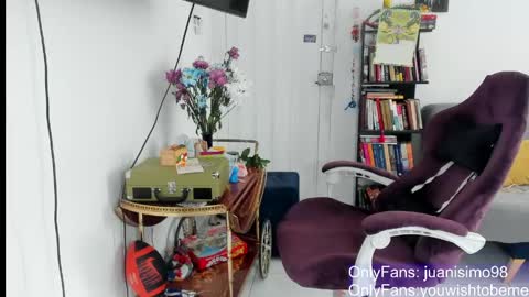 Snapshot of juanisimo_ chatting on 05/05/26, 02:25 JUANISIMO online show from 05/05/26, 02:25