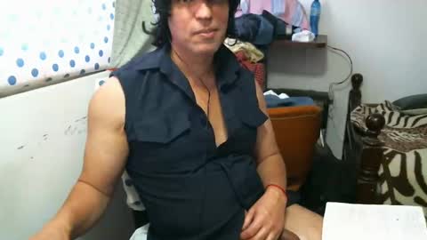 Snapshot of juanito2727 chatting on 01/20/25, 10:04 amor online show from 01/20/25, 10:04