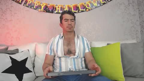 Snapshot of juank_fit45 chatting on 10/21/25, 01:56 Juan k online show from 10/21/25, 01:56