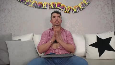 Snapshot of juank_fit45 chatting on 10/30/25, 01:56 Juan k online show from 10/30/25, 01:56