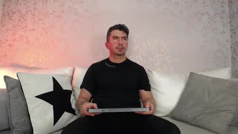 Snapshot of juank_fit45 chatting on 11/08/25, 01:44 Juan k online show from 11/08/25, 01:44