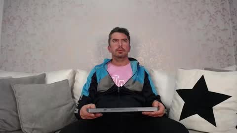 Snapshot of juank_fit45 chatting on 11/13/25, 01:43 Juan k online show from 11/13/25, 01:43