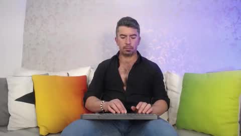 Snapshot of juank_fit45 chatting on 12/05/25, 01:52 Juan k online show from 12/05/25, 01:52