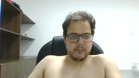 Snapshot of juannieto chatting on 11/16/25, 01:33 JN online show from 11/16/25, 01:33