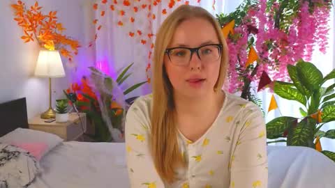 Snapshot of juditwilson chatting on 11/13/25, 08:24 Judith online show from 11/13/25, 08:24