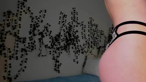 Snapshot of judymiles chatting on 10/17/25, 02:04 Angelica online show from 10/17/25, 02:04