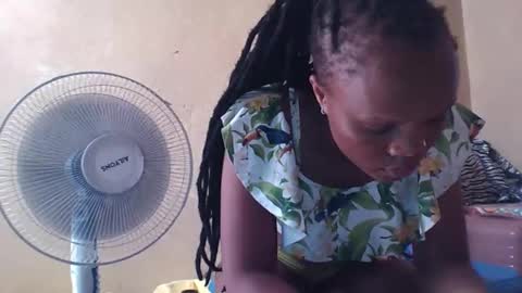 Snapshot of juice_petite3 chatting on 02/21/25, 01:00 juice_petite3 online show from 02/21/25, 01:00