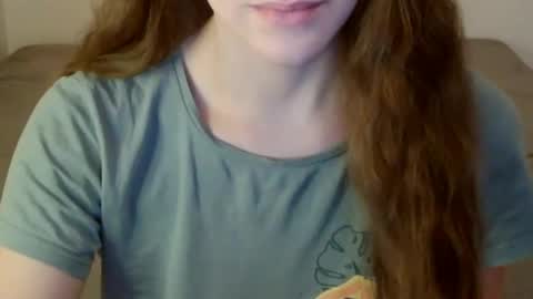 Snapshot of juicetalia chatting on 12/11/24, 10:47 JuiceTalia online show from 12/11/24, 10:47