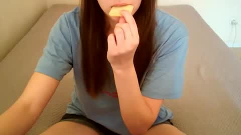 Snapshot of juicetalia chatting on 10/26/25, 08:42 JuiceTalia online show from 10/26/25, 08:42