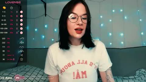 Snapshot of juicy_burrito chatting on 11/22/25, 11:48 Bella online show from 11/22/25, 11:48