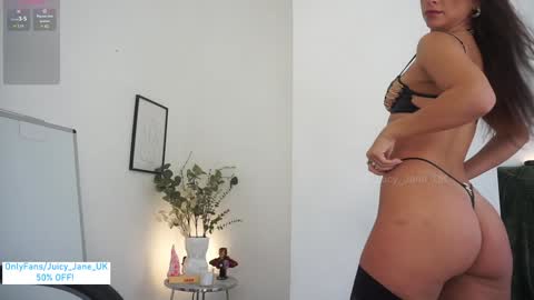 Snapshot of juicy_jane_uk chatting on 09/11/25, 08:58 online show from 09/11/25, 08:58