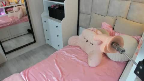 Snapshot of juicy_pussie chatting on 11/30/25, 08:40 Tatjana online show from 11/30/25, 08:40