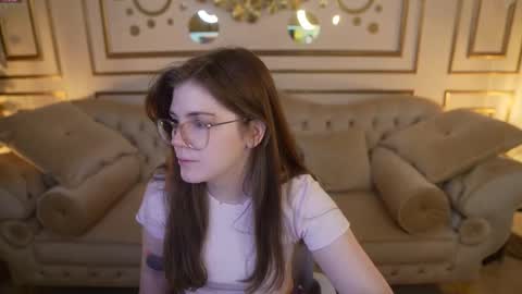 Snapshot of juicy_secrets_054 chatting on 02/13/26, 11:28 Elza online show from 02/13/26, 11:28