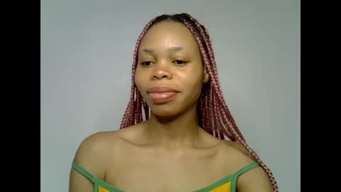 Snapshot of juicy_slut0 chatting on 07/19/26, 05:00 Champaign online show from 07/19/26, 05:00