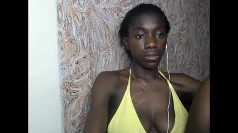 Snapshot of juicyberryx chatting on 02/04/25, 01:34 queen online show from 02/04/25, 01:34