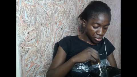Snapshot of juicyberryx chatting on 02/06/25, 09:32 queen online show from 02/06/25, 09:32