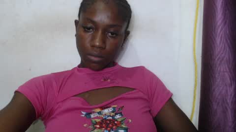 Snapshot of juicyberryx chatting on 06/22/26, 03:31 queen online show from 06/22/26, 03:31