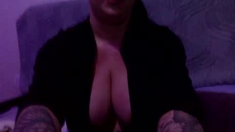 Snapshot of juicyfruitsxx chatting on 12/02/25, 11:37 Tacye Ann online show from 12/02/25, 11:37