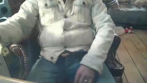 Snapshot of juicypit chatting on 12/04/24, 05:00 Greg online show from 12/04/24, 05:00