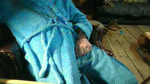 Snapshot of juicypit chatting on 12/16/24, 01:42 Greg online show from 12/16/24, 01:42