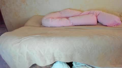 Snapshot of juisykitten chatting on 09/22/25, 05:20 Anna online show from 09/22/25, 05:20