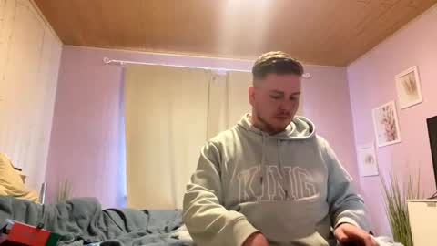 Snapshot of jules0612 chatting on 02/20/25, 11:31 jules0612 online show from 02/20/25, 11:31