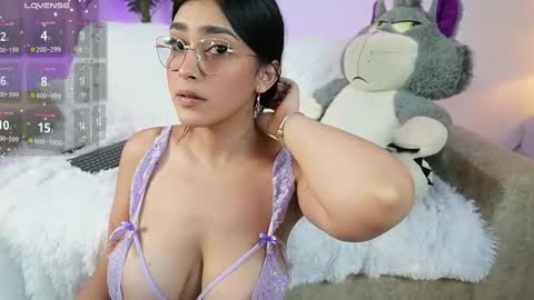 Jules Bennett online show from 03/11/25, 12:00