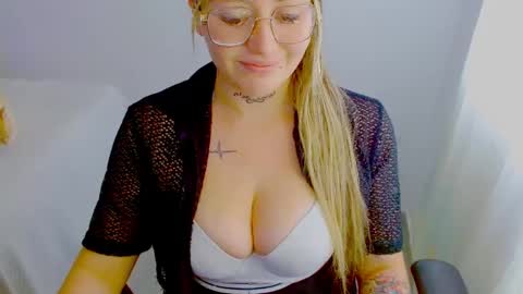Snapshot of juli_69 chatting on 09/17/25, 05:36 Juliana Torres online show from 09/17/25, 05:36