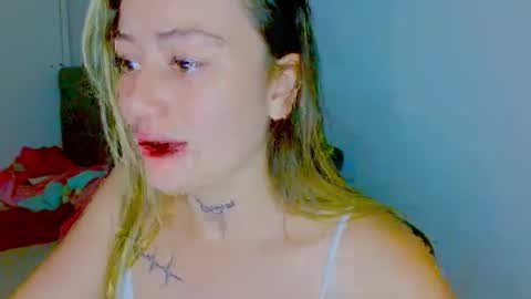 Snapshot of juli_69 chatting on 10/21/25, 12:11 Juliana Torres online show from 10/21/25, 12:11