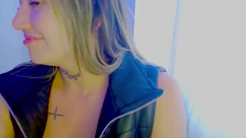 Snapshot of juli_69 chatting on 10/21/25, 08:31 Juliana Torres online show from 10/21/25, 08:31