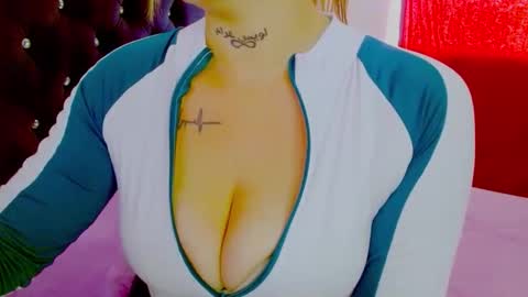  Juliana Torres  online show from 10/29/25, 07:48