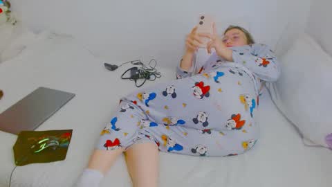  Juliana Torres  online show from 02/07/26, 04:43