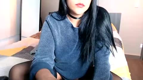 Snapshot of juli_love11 chatting on 06/17/26, 02:47 JULIETA online show from 06/17/26, 02:47