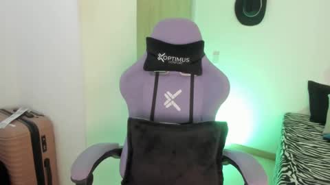 Snapshot of juli_santos_22 chatting on 02/22/25, 01:13 juli_santos_22 online show from 02/22/25, 01:13