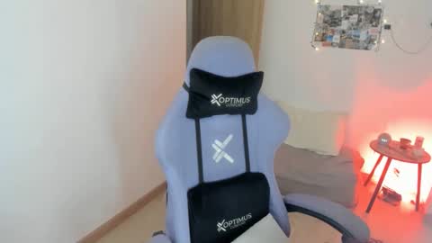 Snapshot of juli_santos_22 chatting on 11/27/25, 02:24 juli_santos_22 online show from 11/27/25, 02:24