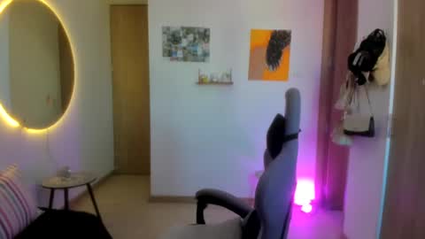 juli_santos_22 online show from 07/06/26, 12:57